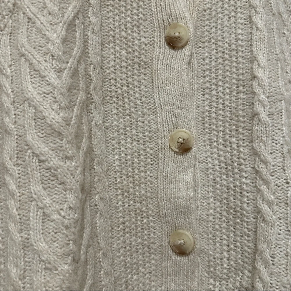Old Navy Women's Beige Cable Knit Cardigan - Picture 2 of 4